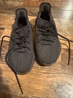 Black Yeezy Boost 350 Size 6.5